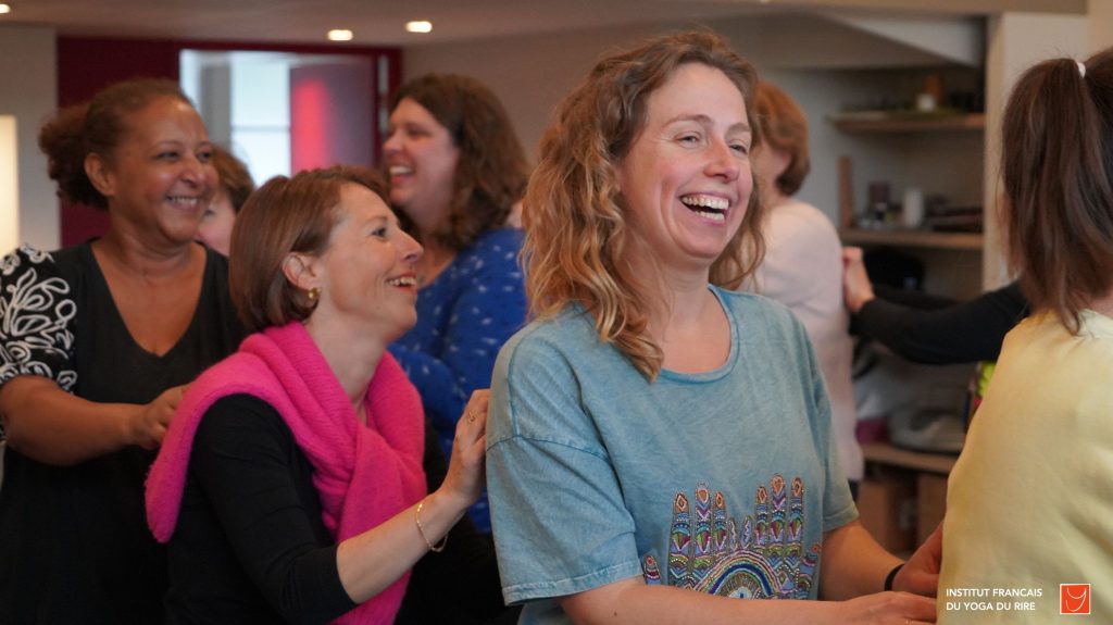 Séance mensuelle de Yoga du Rire pour particuliers animée par Jovia à Tamines et Floreffe.
