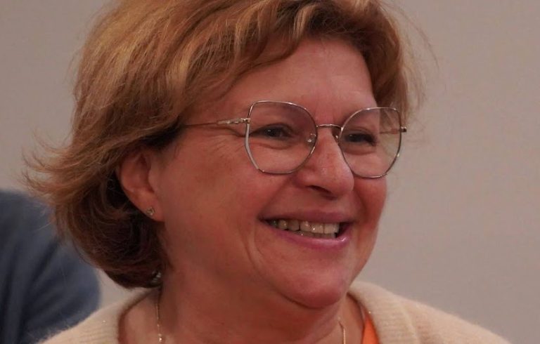 Témognage d'une participante lors d'un atelier de Yoga du rire à Namur en Wallonie - séance de bien-être et lâcher-prise